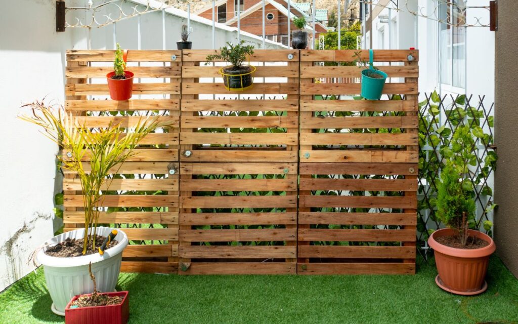 mobiliario de jardín con palets
